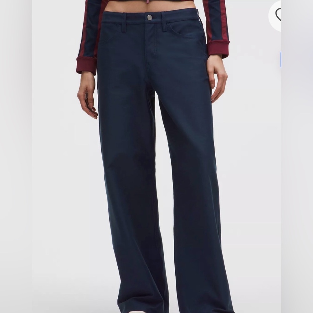 EasyFive Low-Rise Classic Wide-Leg Pant
Regular Lululemon - Picture 2 of 4